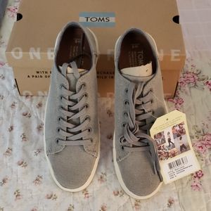 Toms lace up shoe, sneakers, size 6, NWT